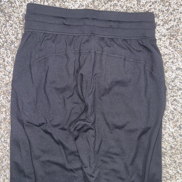 - Lululemon Ready to Rulu Classic-Fit High-Rise Jogger
Size 4 - Picture 9 of 11